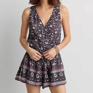 America Eagle Outfitters Floral Print Romper Shorts (Size Medium) EUC